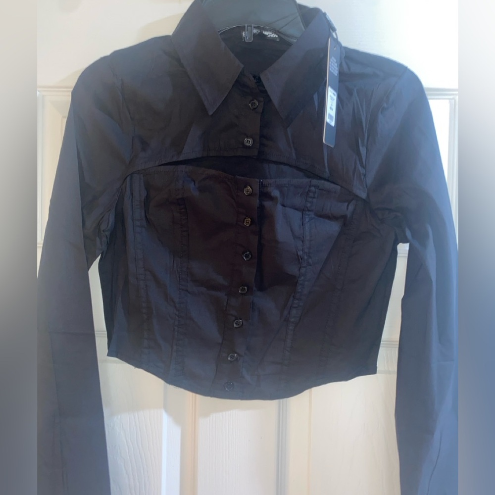 Black Cutout Button down Crop Blouse - NWT - Fashion Nova Elegant - Picture 2 of 9